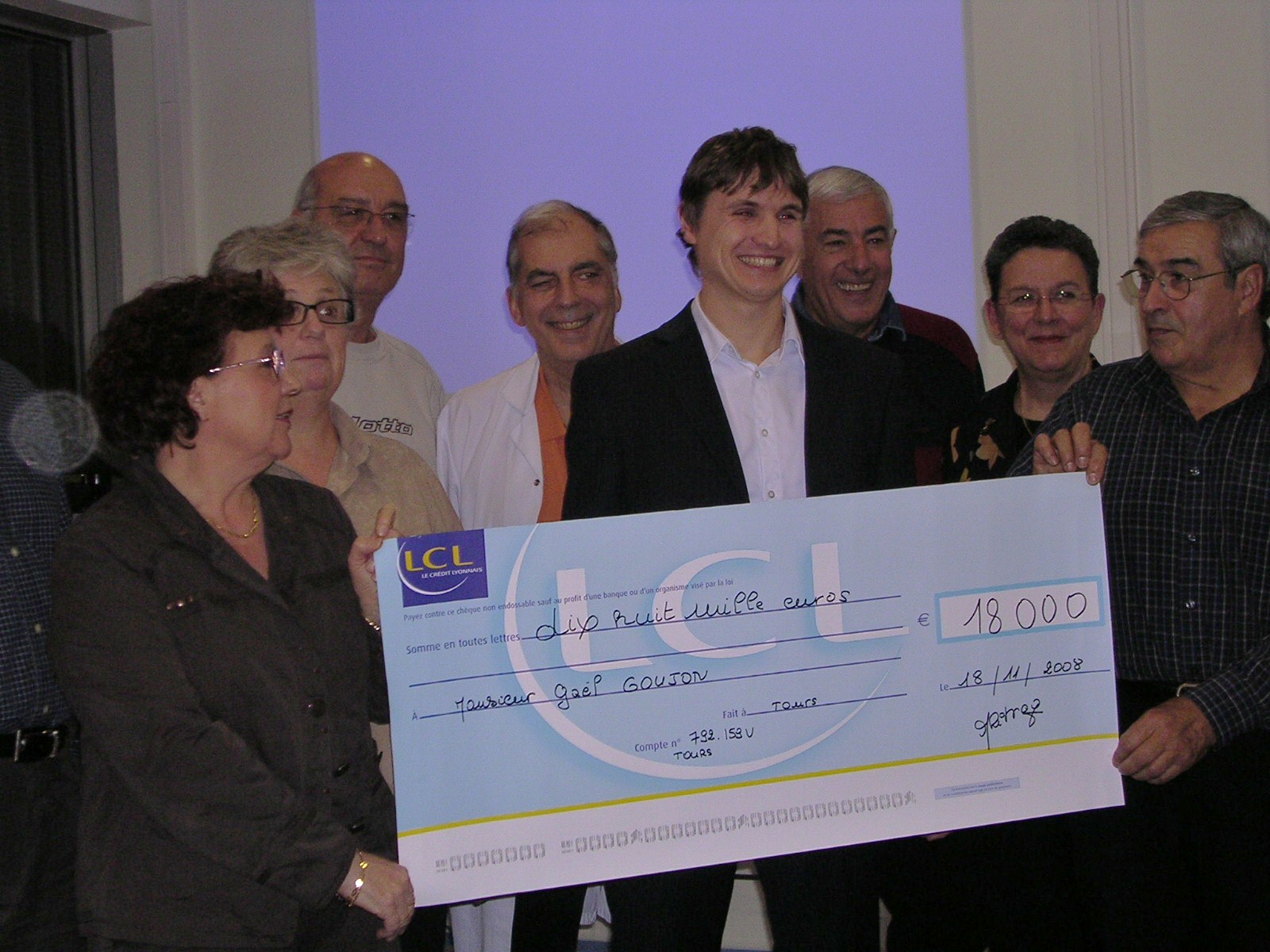 Remise de bourse CANCEN à Gaël Goujon pour une étude sur le bevacizumab dans le cancer colorectal métastatique